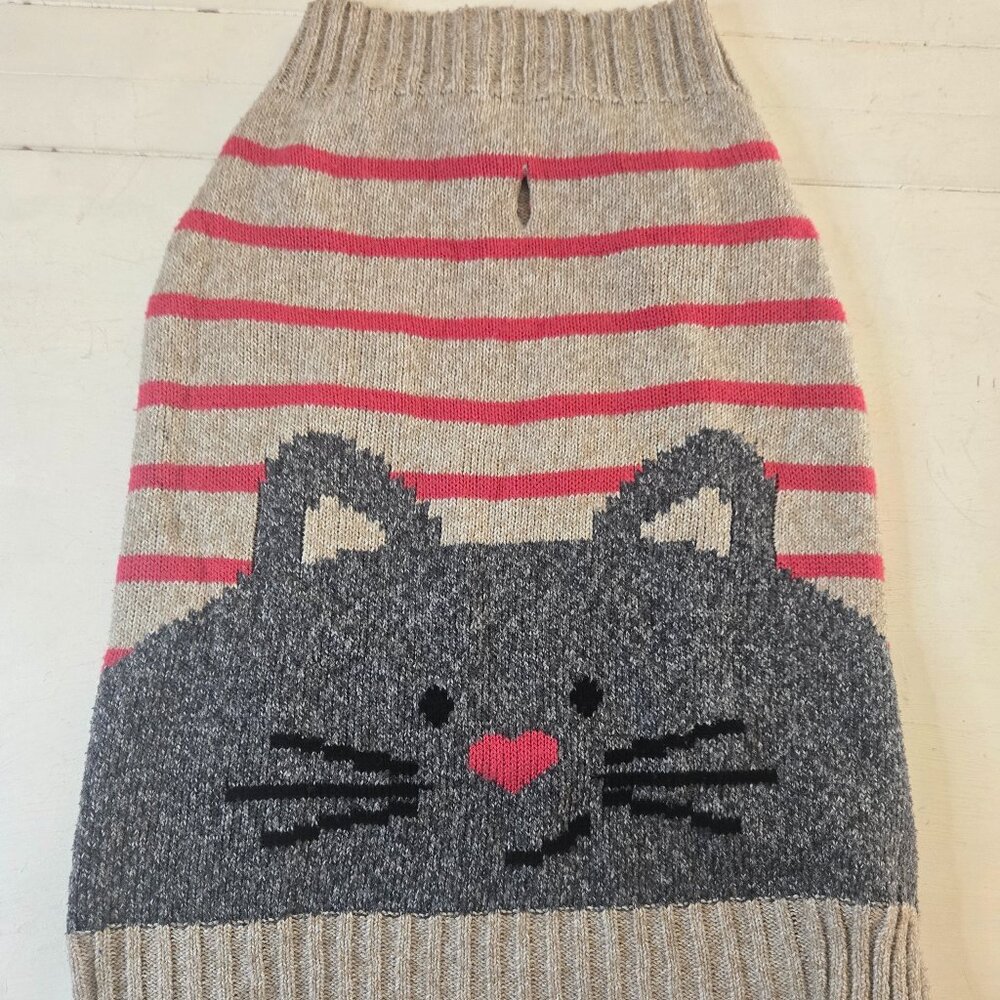 Dog Sweater with Cat Face has harness hole by Petsmart  size Medium 17-22 pounds